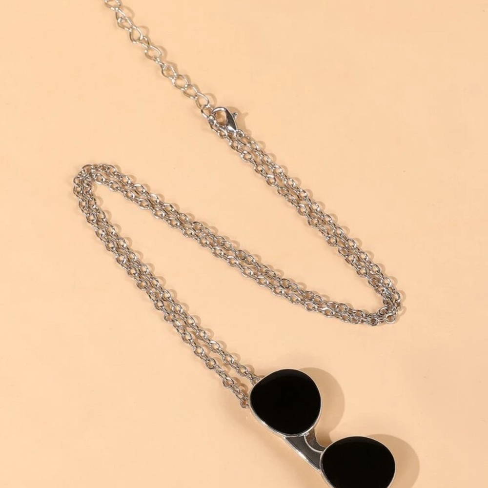 🕶 Awesome Sunglasses Necklace 🕶 - Picture 4 of 4